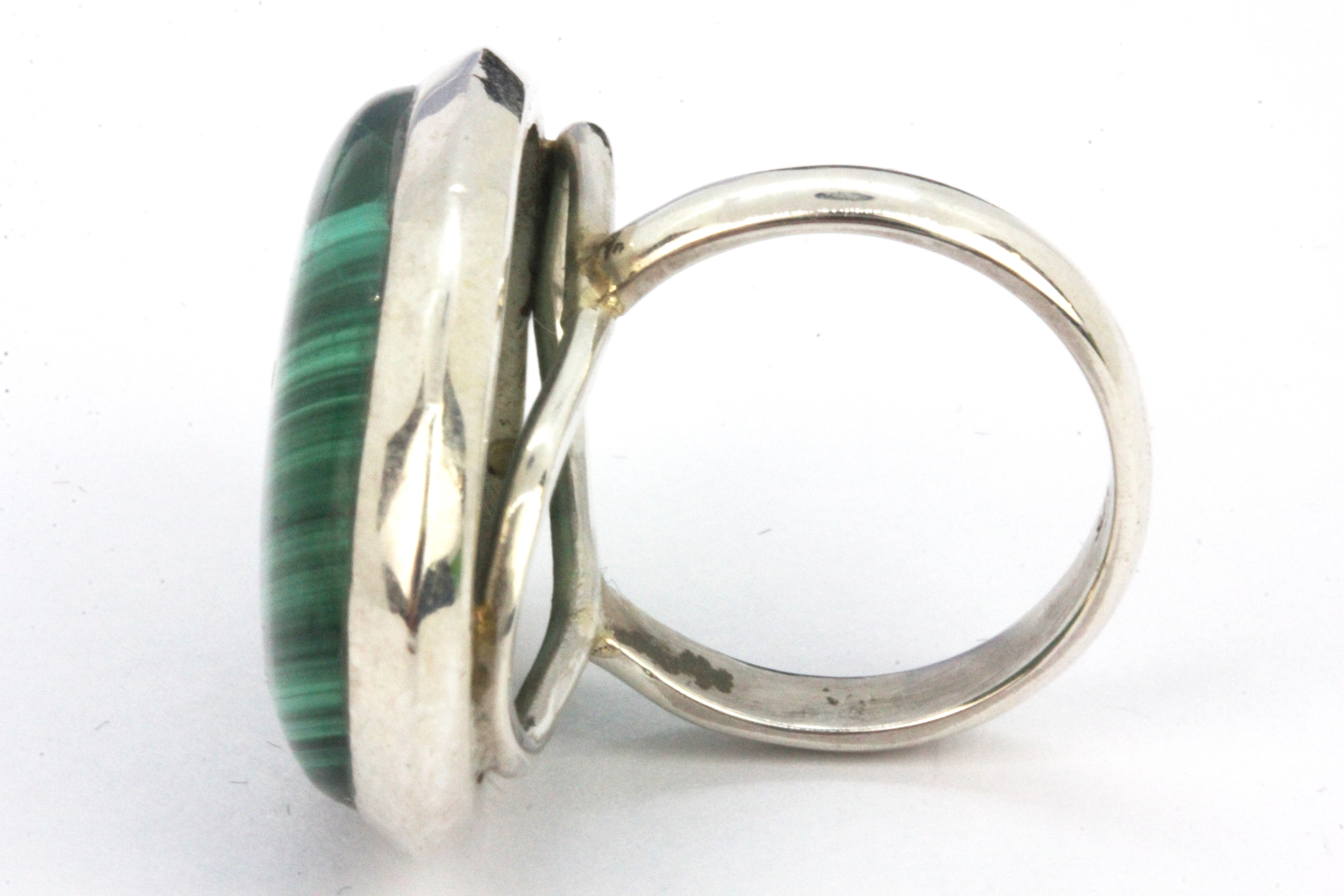 A 925 silver ring set with cabochon cut malaquite, (O). - Image 2 of 2