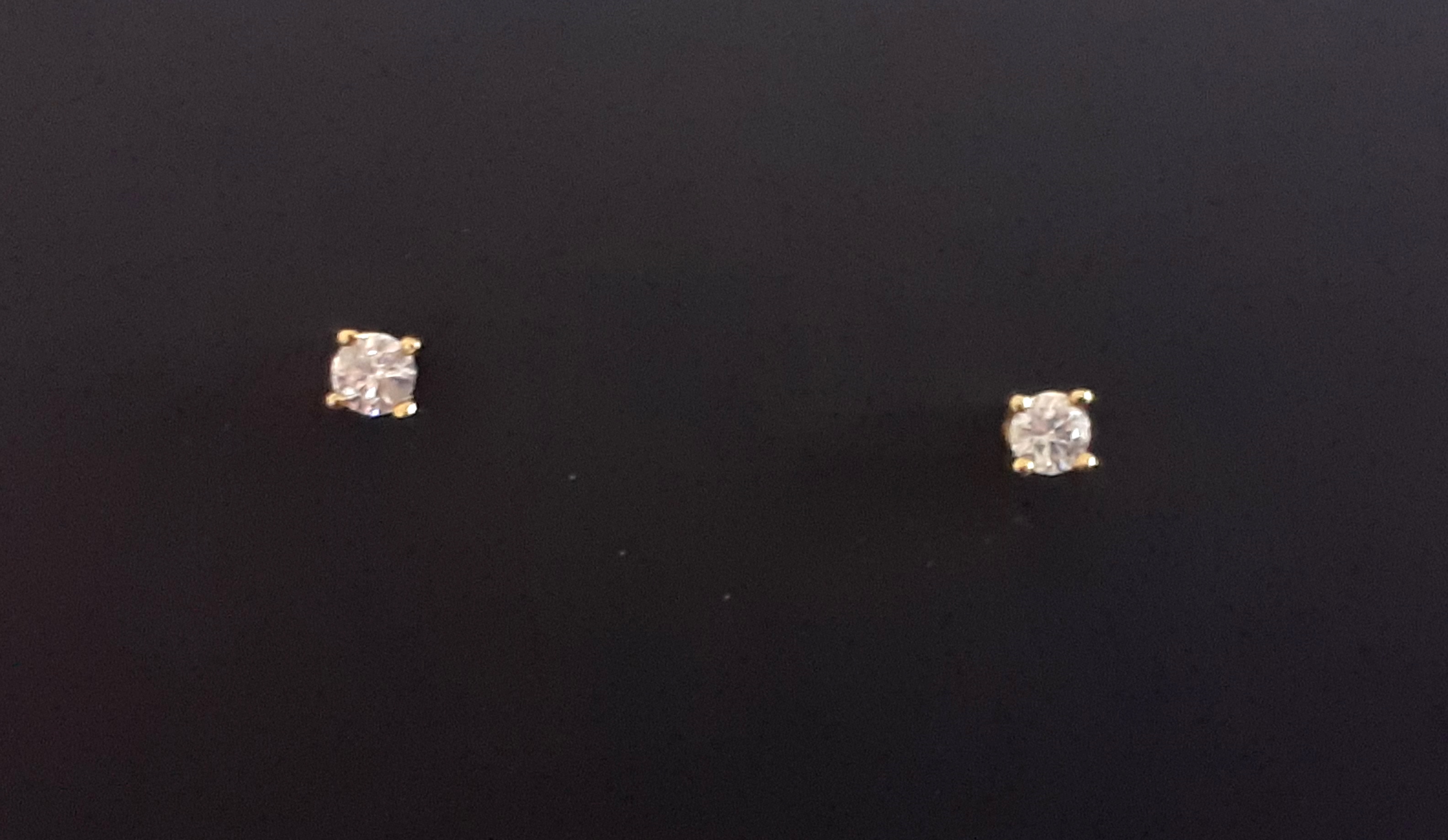 A pair of 9ct yellow gold stud earrings set with brilliant cut diamonds, approx. 0.30ct.