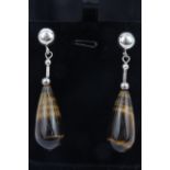 A pair of 925 silver drop earrings set with tiger's eye, L. 5.5cm.