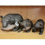 Three carved wooden Black Forest bears, tallest H. 16cm.