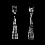 A pair of 925 silver drop earrings set with black spinels, L. 5cm.