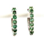 A pair of 925 silver emerald set hoop earrings, L. 1.8cm.