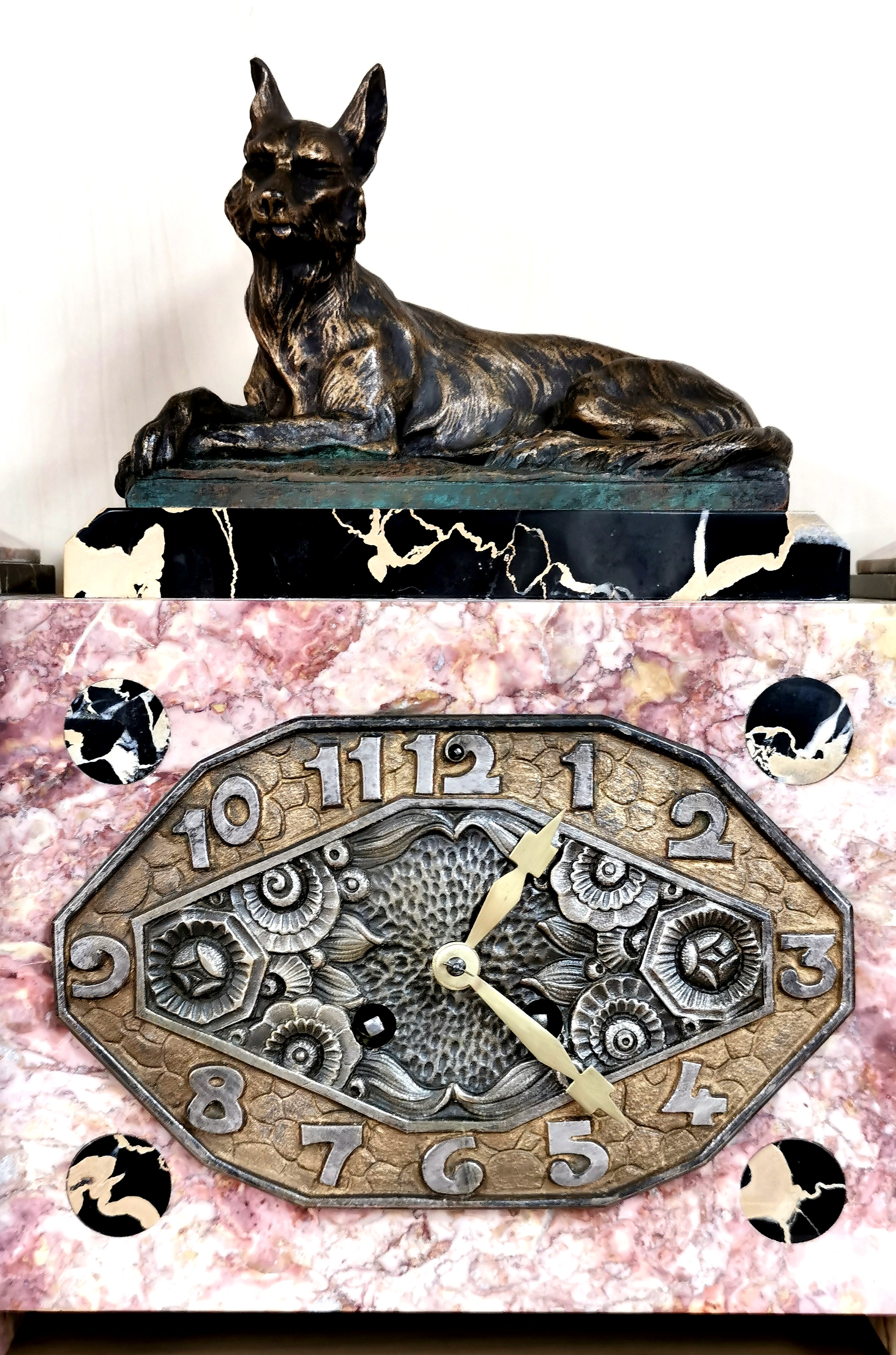 An Art Deco three piece marble clock garniture, H. 32cm. Condition: understood to be in good working - Image 2 of 4