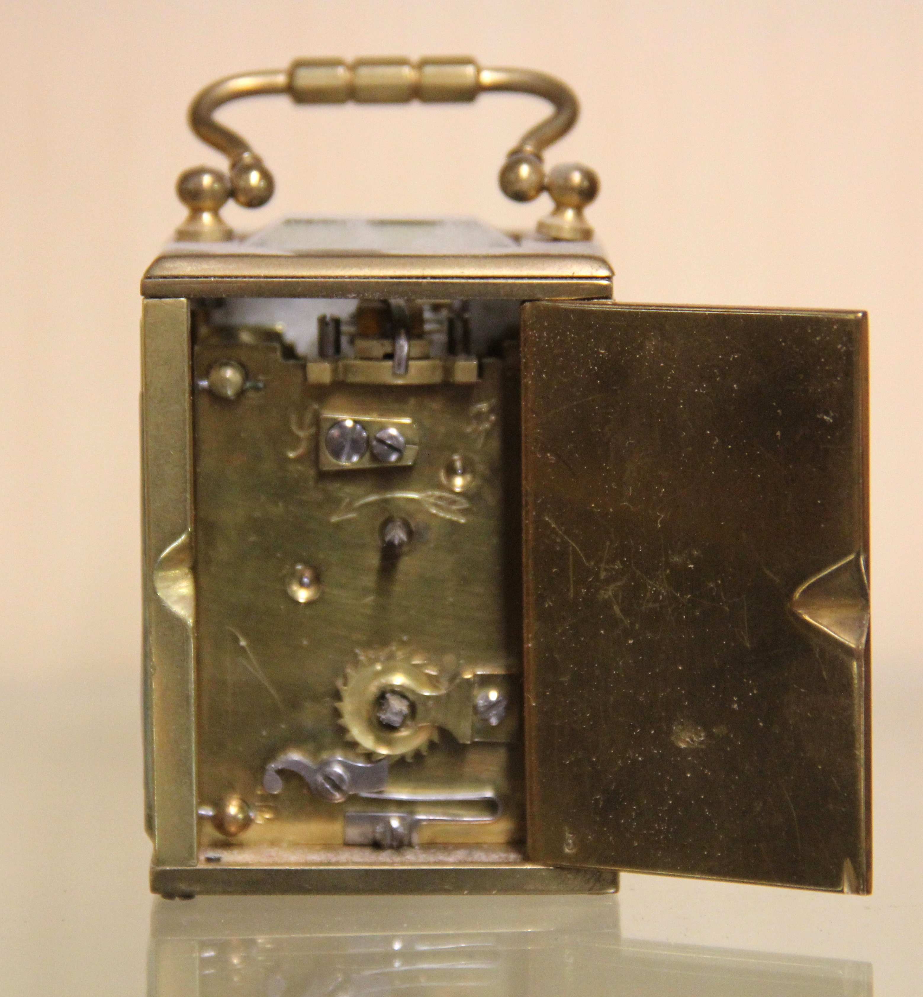 A miniature brass carriage clock, H. 9cm. Condition: dial enamel damaged, working condition - Bild 2 aus 2