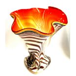 A large Murano glass handkerchief vase, H. 31cm. Condition: good, no visible damage or repair.