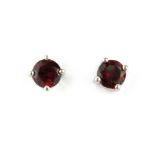 A pair of 925 silver garnet set stud earrings, Dia. 0.5cm.