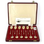 A cased set of 12 heavy hallmarked silver Queen Anne pattern teaspoons. Condition: good