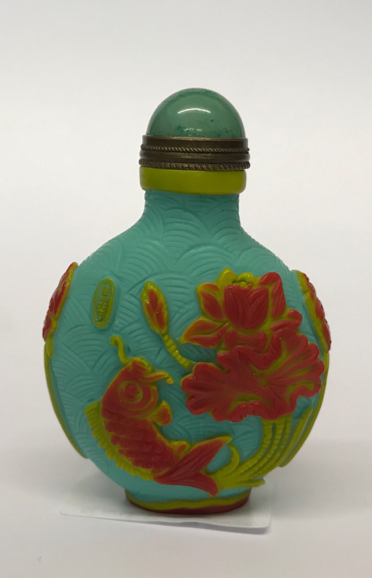 A Chinese three layer Peking carved cameo glass snuff bottle with gilt and hardstone stopper, H. - Image 2 of 2