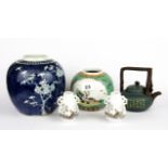 A group of five mixed Chinese porcelain items. Condition : overall good.