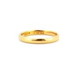 A 22ct yellow gold wedding band, approx. 3.9gr, (Q).