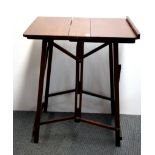 An unusual Edwardian folding artist's desk/ table, size 45 x 58 x 68cm.