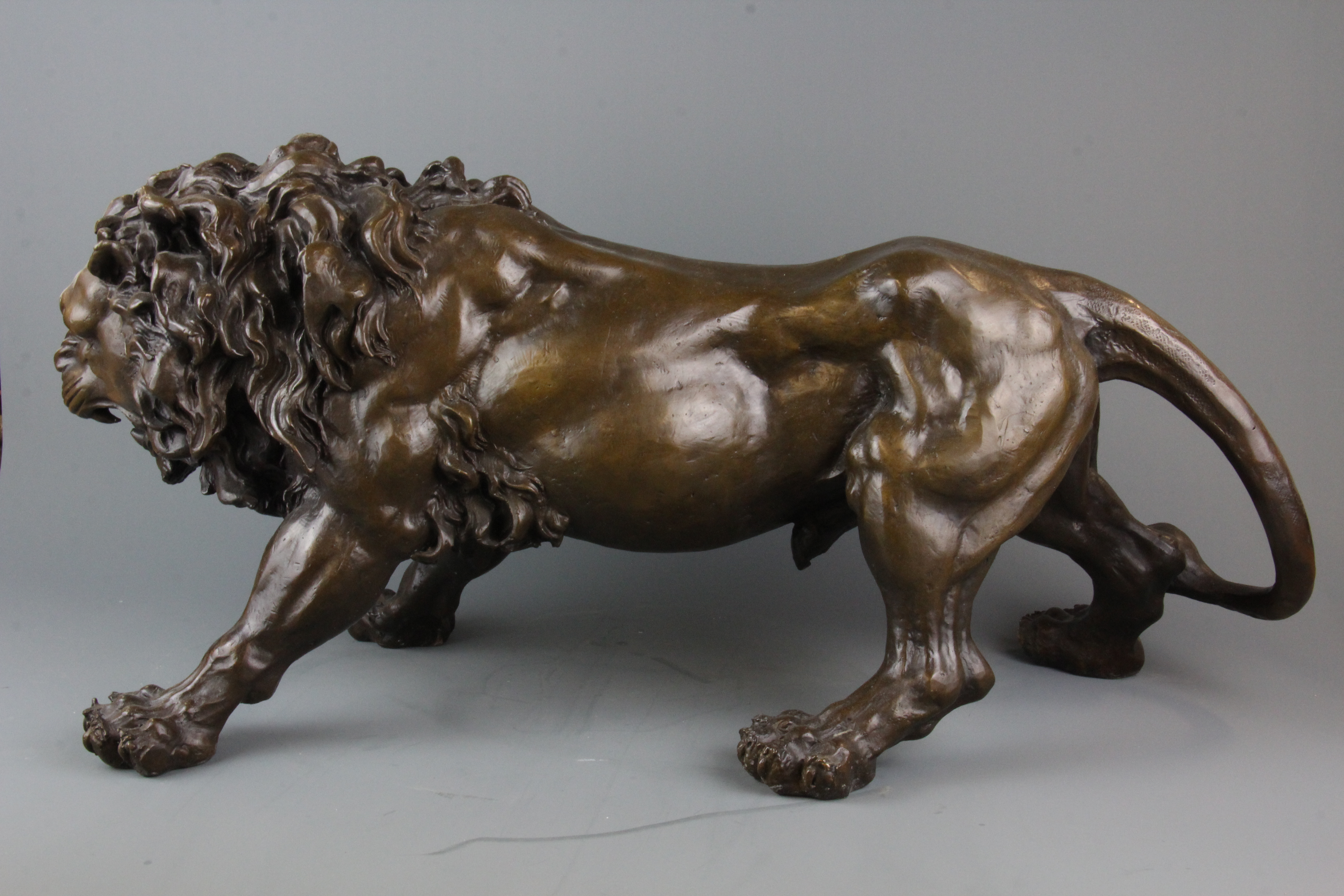 A superb large bronze figure of a lion, L. 62cm, H. 28cm. Condition: excellent. - Image 3 of 3