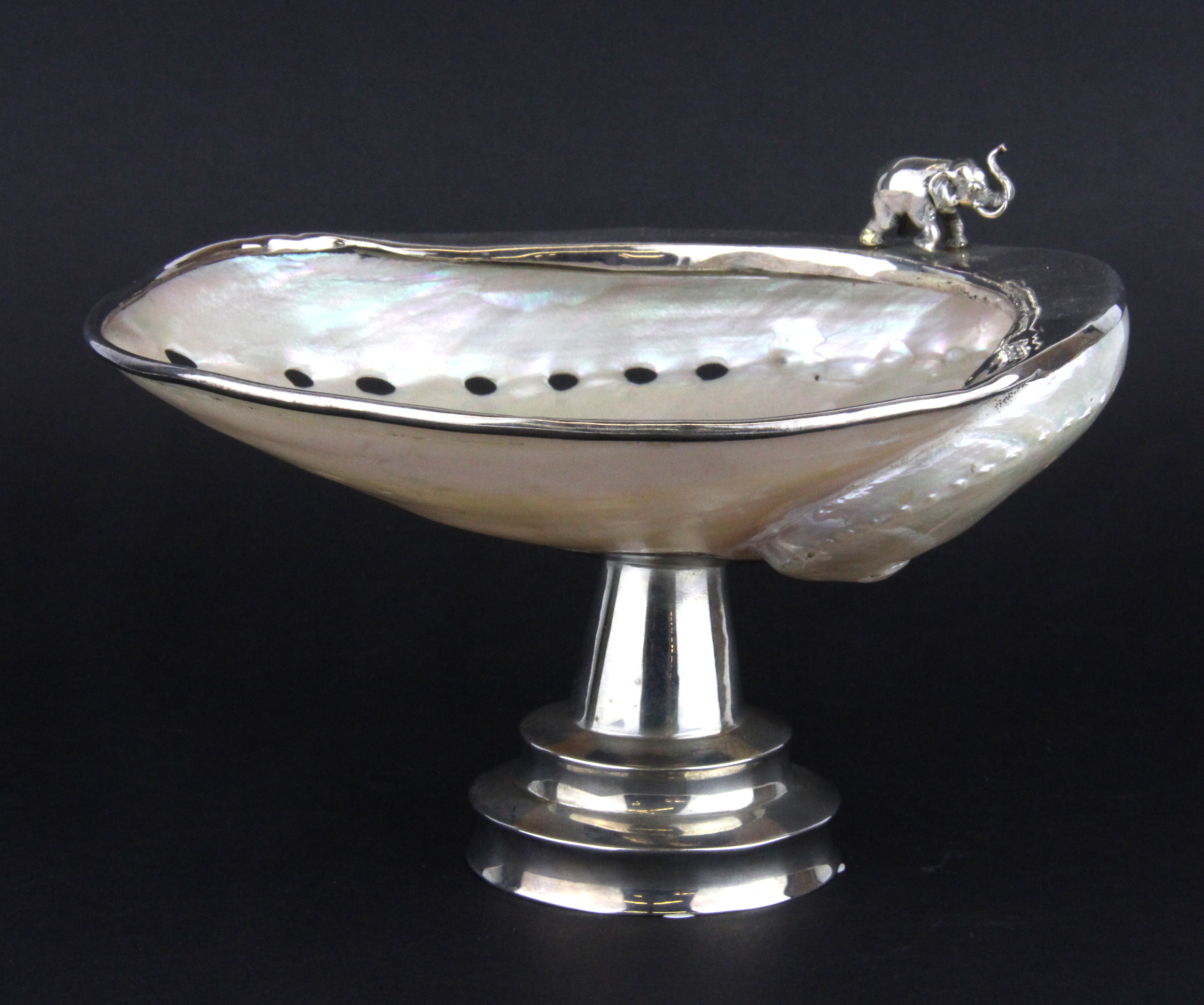 A 925 silver and shell dish on stand decorated with an elephant, W. 15.5cm, H. 11cm.