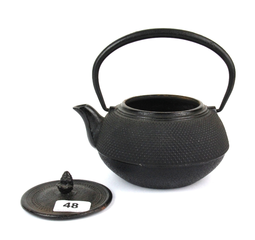 An early 20th Century Chinese cast iron teapot, H. 20cm L. 20cm. - Image 2 of 2