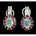 A pair of 925 silver earrings set with oval cut opal and garnets, L. 1.8cm.