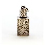 A 925 silver perfume bottle pendant, L. 3.3cm.