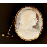 A 9ct gold mounted carved shell cameo brooch, 5.5cm