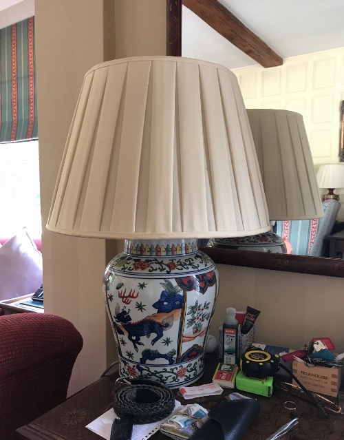 A Chinese hand painted porcelain jar, drilled close to the base and fitted as a table lamp, vase - Image 4 of 4