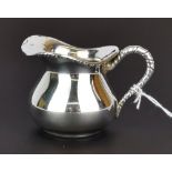 A small .800 silver cream jug. H. 5cm.