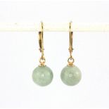 A pair of 14ct yellow gold (stamped 14k) jade set drop earrings, L. 2.5cm.