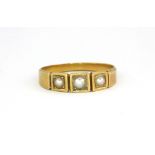 A Victorian 18ct gold and seed pearl ring (stamped 18) (N)