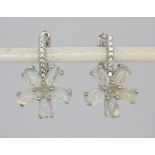 A pair of 925 silver earrings set with cabochon cut opals, L. 2cm.