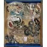 A quantity of costume jewellery.