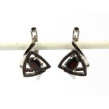 A pair of 925 silver garnet set earrings, L. 2cm.