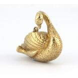 A 9ct yellow gold swan shaped pendant, L. 2.7cm.