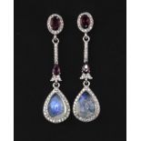 A pair of 925 silver moonstone set drop earrings, L. 3.5cm.