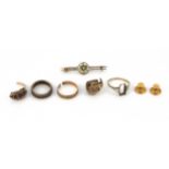 A quantity of 14ct and 9ct jewellery items, mostly a/f.