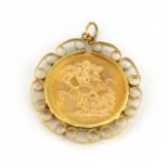 A 1968 Elisabeth II full sovereign mounted as a pendant in 9ct yellow gold.