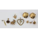 A quantity of 9ct yellow gold items.