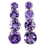 A pair of 925 silver drop earrings set with round cut graduated amethyst, L. 2.6cm.