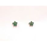 A pair of 925 silver emerald set cluster stud earrings, Dia. 0.7cm.