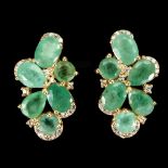 A pair of 925 silver gilt earrings set with oval cut emeralds and white stones, L. 2.3cm.