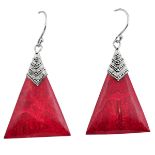 A pair of 925 silver drop earrings set with natural sponge coral, L. 4cm.