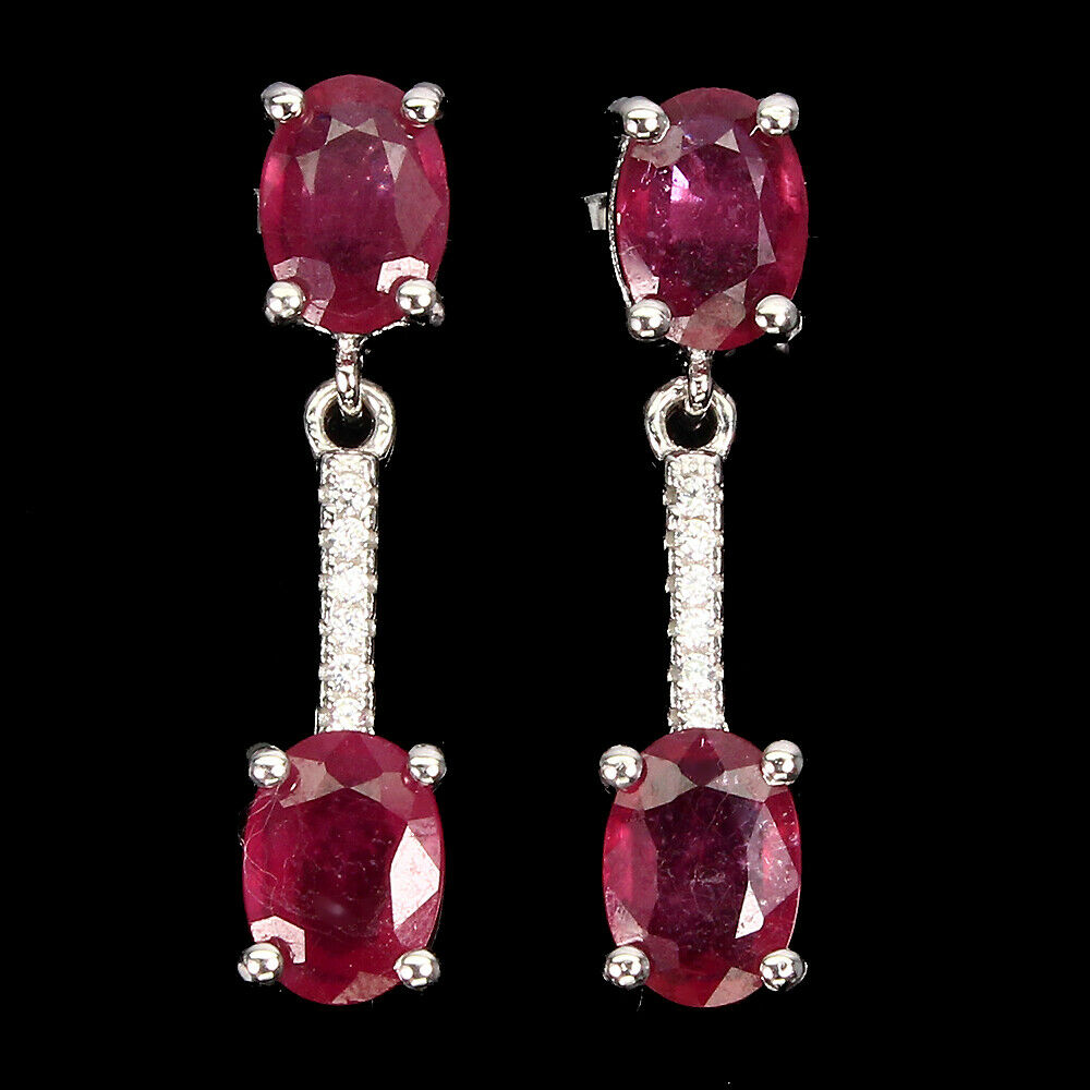 A pair of 925 silver drop earrings set with oval cut rubies and white stones, L. 2.5cm.