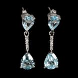 A pair of 925 silver drop earrings set with pear cut blue topaz and white stones, L. 2.5cm.