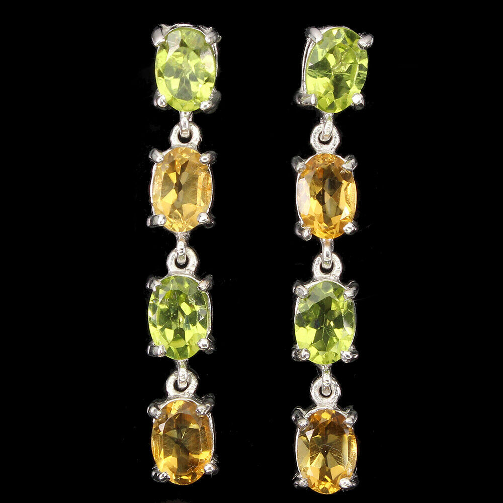 A pair of 925 silver drop earrings set with oval cut citrines and peridots, L. 3.8cm.