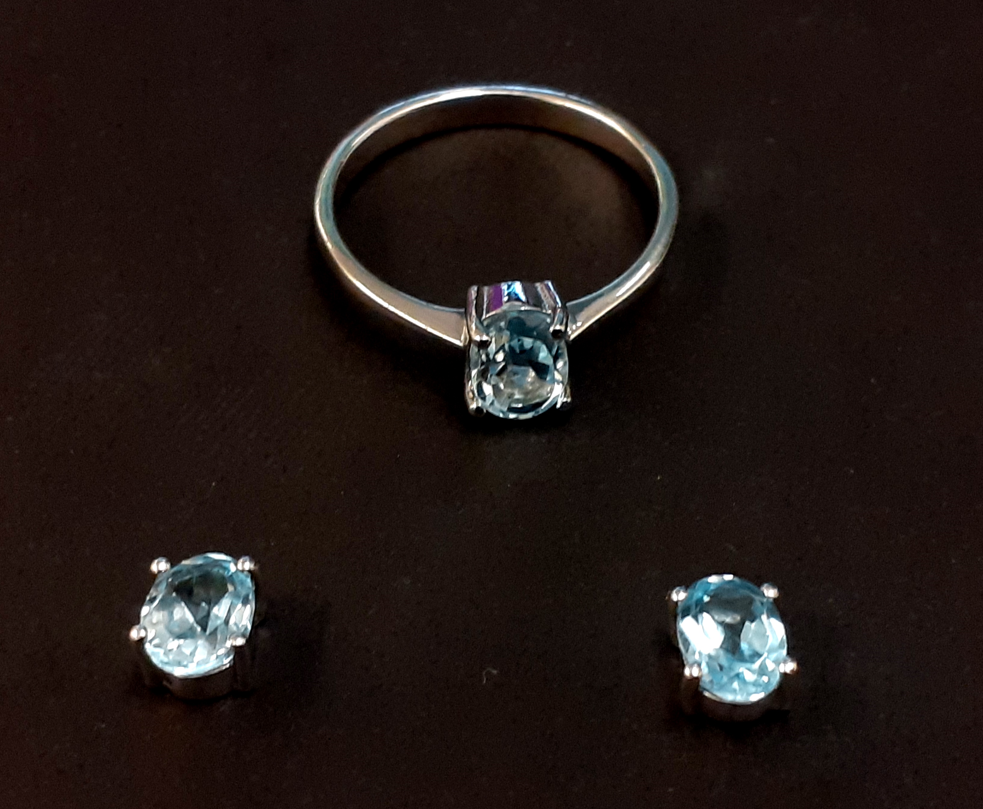 A pair of 925 silver stud earrings set with oval cut blue topaz and matching ring, (N.5).