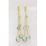 A pair of 925 silver gilt drop earrings set with faceted cut blue topaz, L. 7cm.