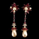 A pair of 925 silver rose gold drop earrings set with rubies and cream pearls, L. 5cm.