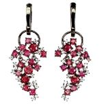 A pair of 925 silver ruby and white stone set drop earrings, L. 4cm.