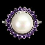 A matching 925 silver amethyst and pearl set cluster ring, (O.5).