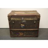 A vintage style cabin trunk, 61 x 41 x 51cm.