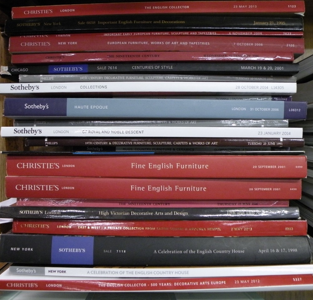 A large quantity of mainly Sotheby's and Christie's English decorative arts auction catalogues. - Image 2 of 4