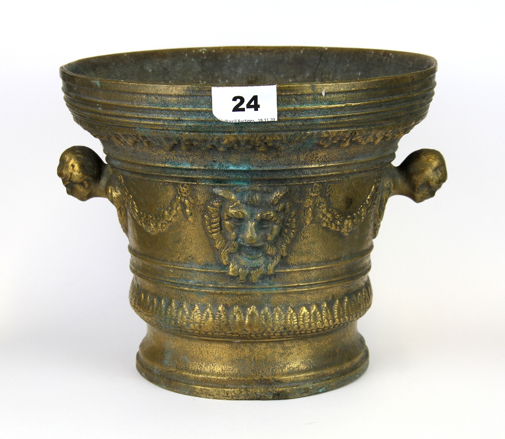 A large early continental bronze mortar, H. 21cm, D. 25cm.