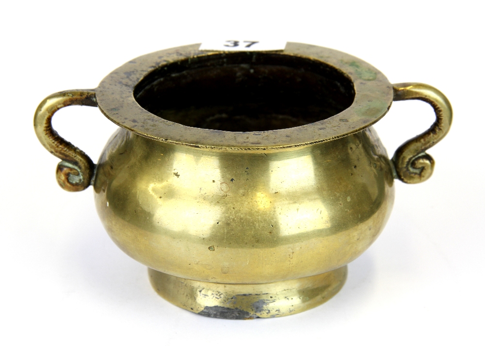 A 19th Century Chinese bronze censer, H. 8.5cm. - Image 2 of 3