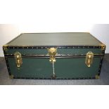 A vintage travelling trunk, 51 x 36 x 91cm.